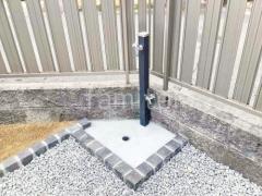 立水栓 ユニソン スプレスタンド 蛇口2個 ピンコロ囲い水受け(パン) 土間モルタル仕上げ 洗い場
